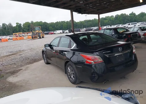 2015 Nissan Altima 2.5 S z USA, uszkodzony, nr VIN 1N4AL3AP7FN394803